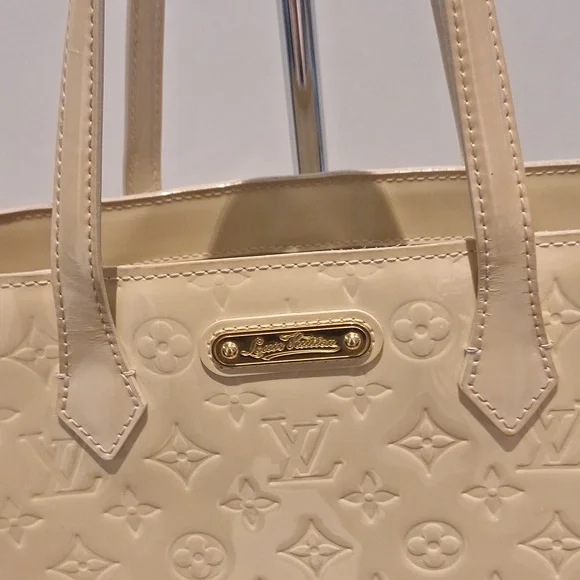 Louis Vuitton Cream Iridescent Patent Leather Tote - Picture 2 of 16